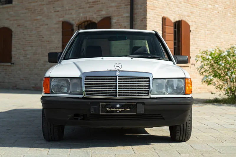 Mercedes-Benz 190 E 2