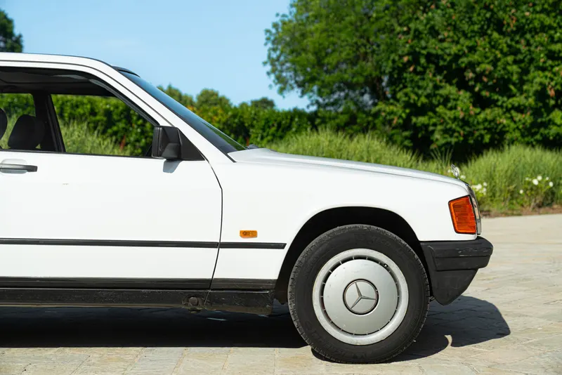 Mercedes-Benz 190 E 16
