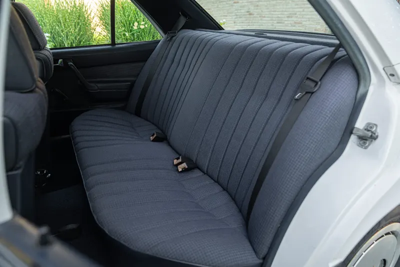 Mercedes-Benz 190 E 23