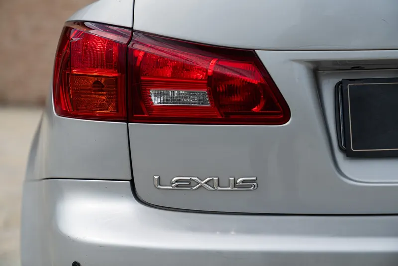 Lexus IS 220 D 15