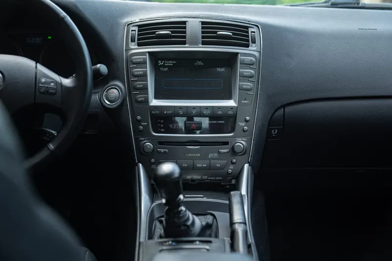 Lexus IS 220 D 37