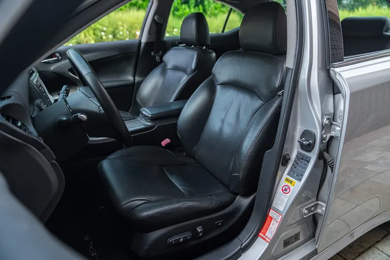 Lexus IS 220 D 28