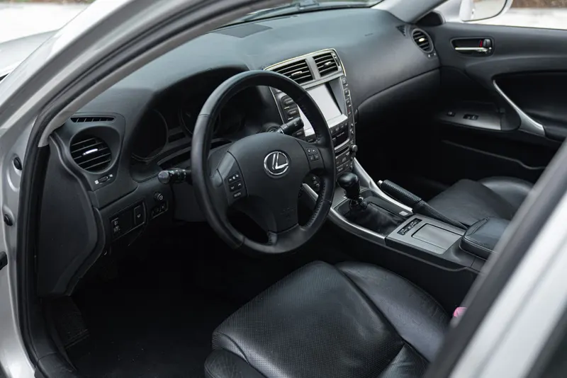 Lexus IS 220 D 22