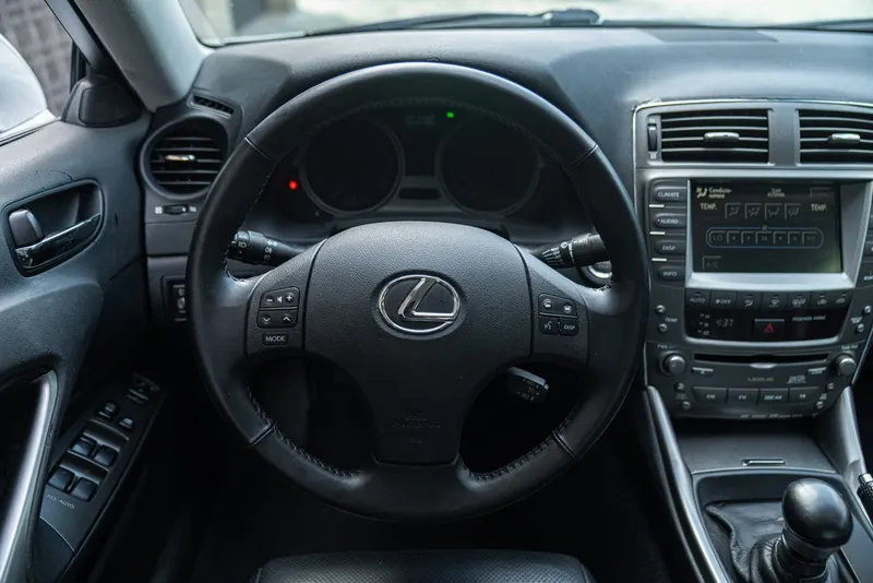 Lexus IS 220 D 36