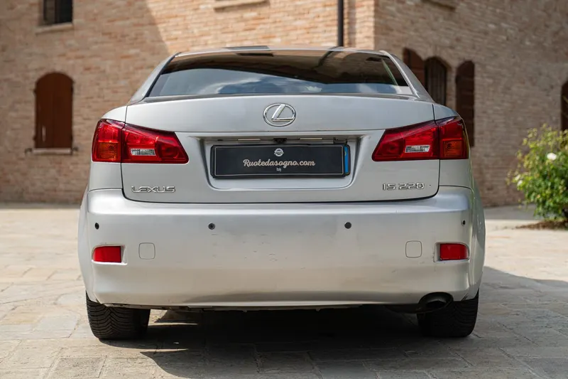 Lexus IS 220 D 8