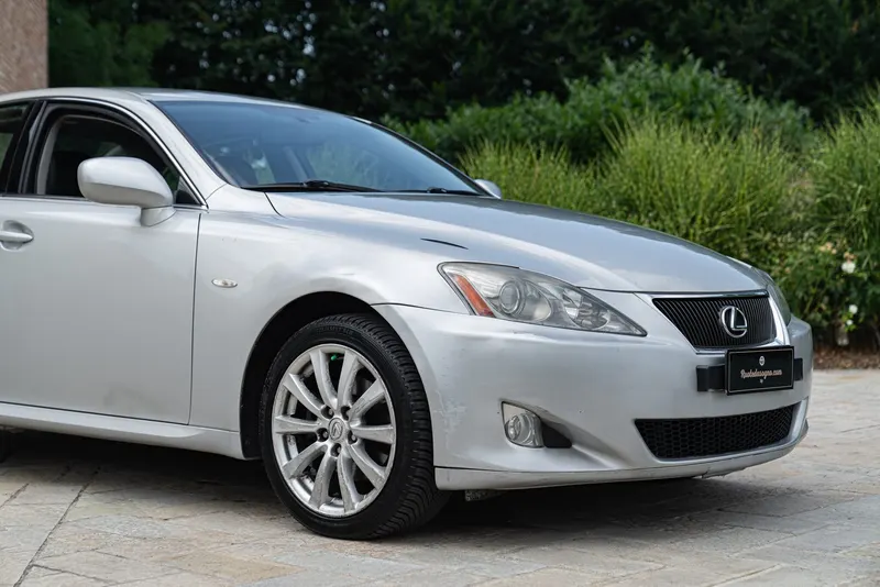 Lexus IS 220 D 9