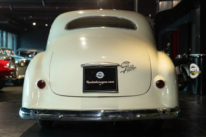 Fiat 1100 BERLINETTA GHIA 8