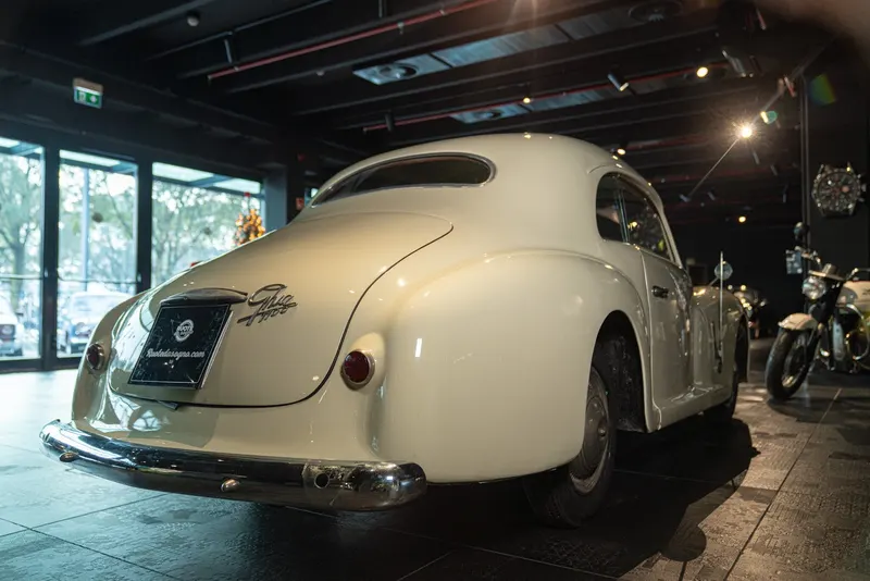 Fiat 1100 BERLINETTA GHIA 6