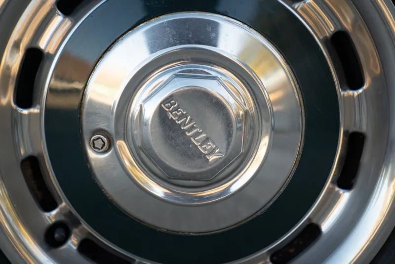 Bentley EIGHT SALOON 17