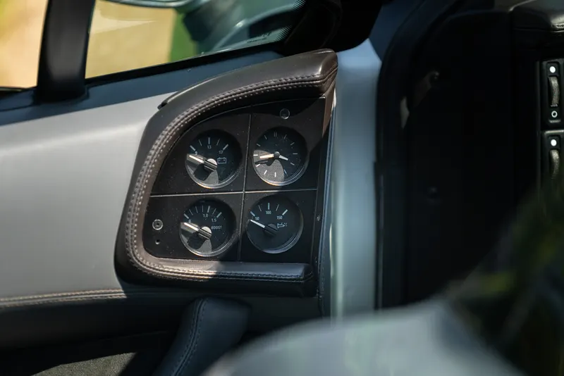 Jaguar XJ 220 39