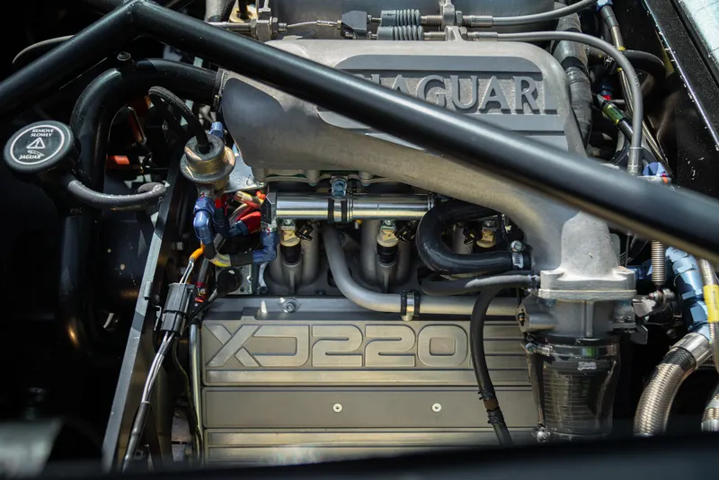 Jaguar XJ 220 68