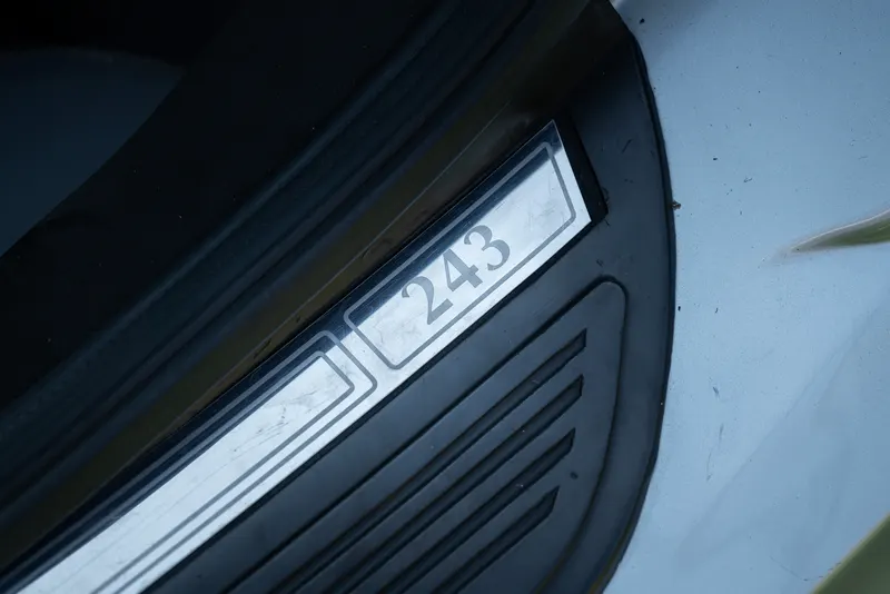 Jaguar XJ 220 41