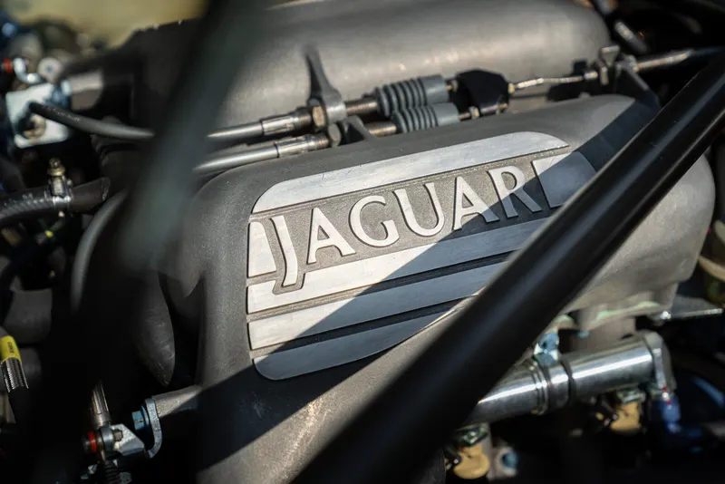 Jaguar XJ 220 70