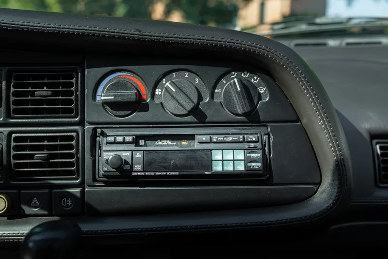 Jaguar XJ 220 63