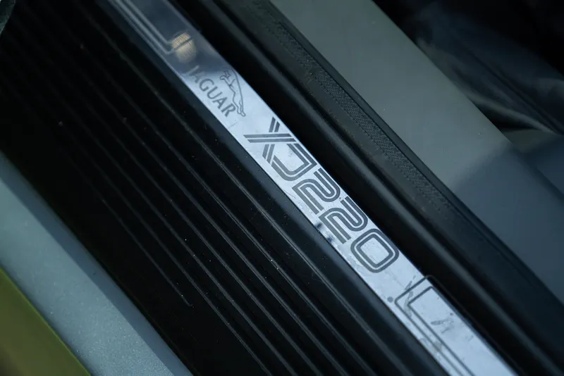 Jaguar XJ 220 42