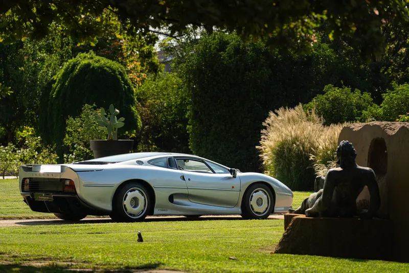 Jaguar XJ 220 75
