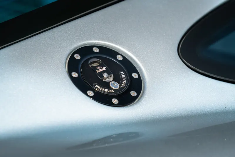 Jaguar XJ 220 37
