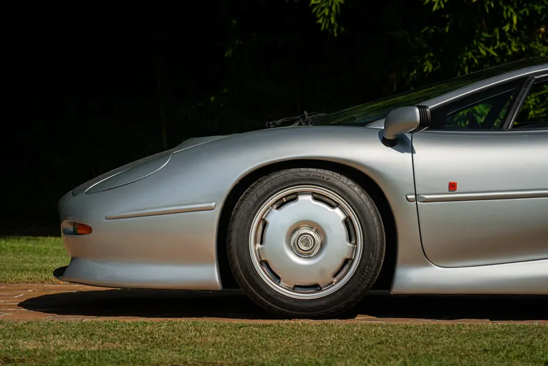 Jaguar XJ 220 20