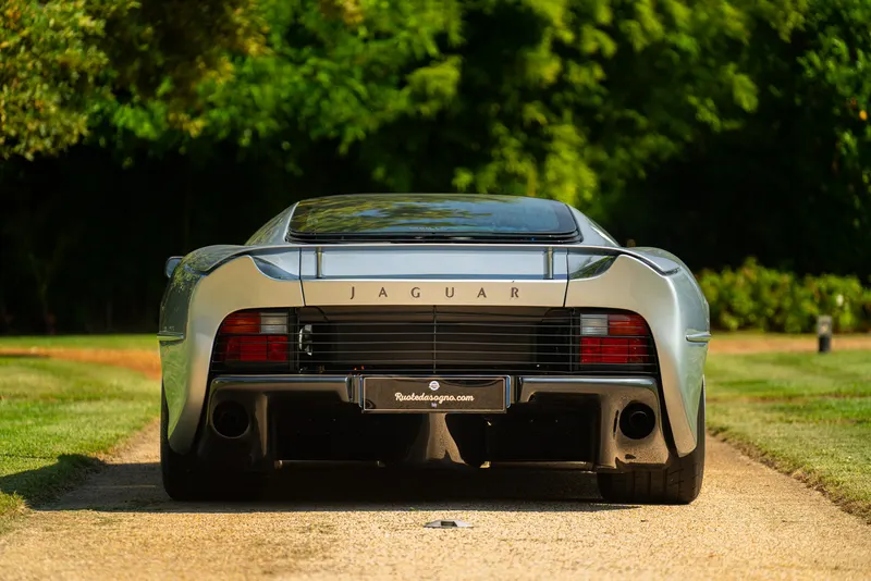 Jaguar XJ 220 5