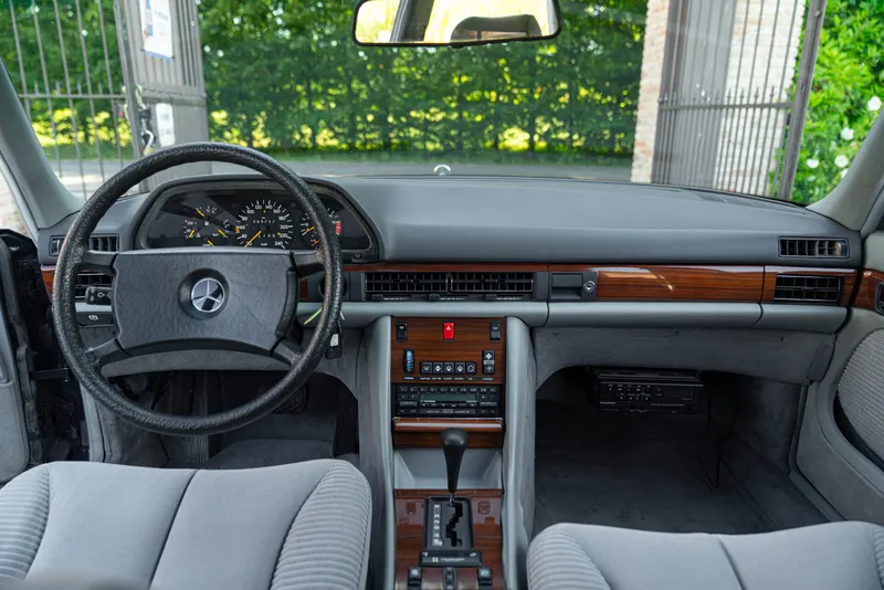 Mercedes-Benz 500 SEL 35