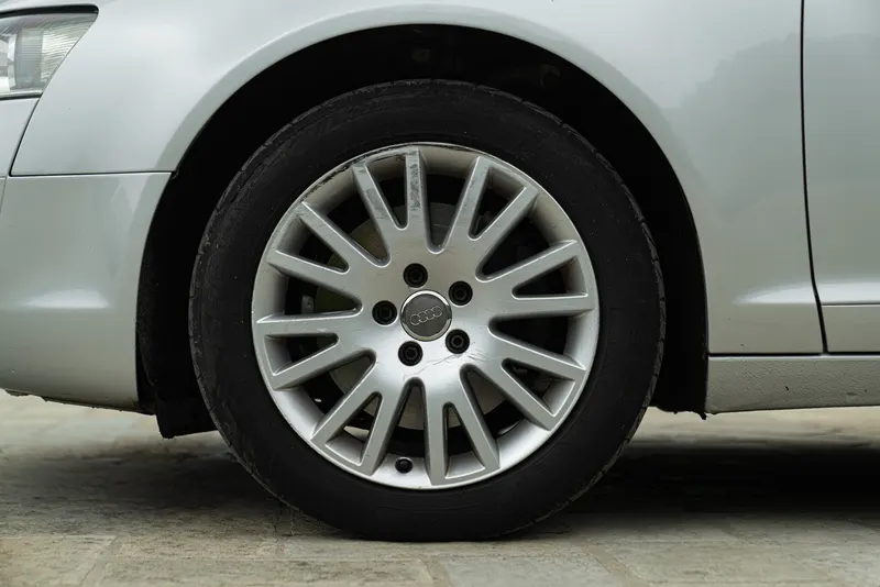 Audi A6 V6 2.7 26