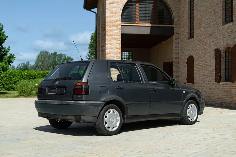 Volkswagen GOLF 1.6 GT 5