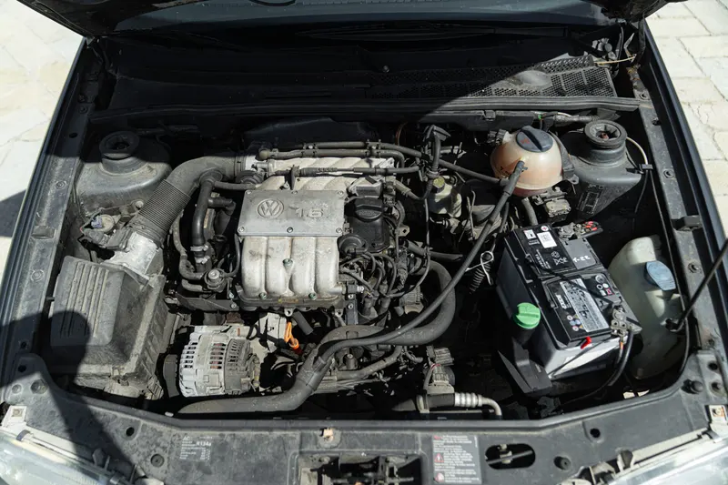 Volkswagen GOLF 1.6 GT 33