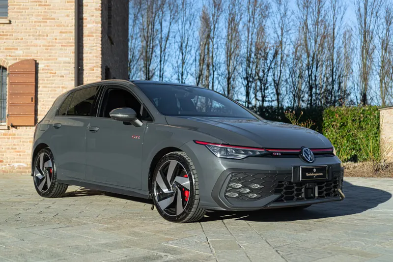 Volkswagen GOLF GTI 2