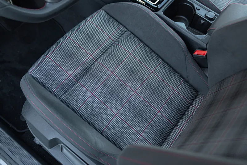 Volkswagen GOLF GTI 33