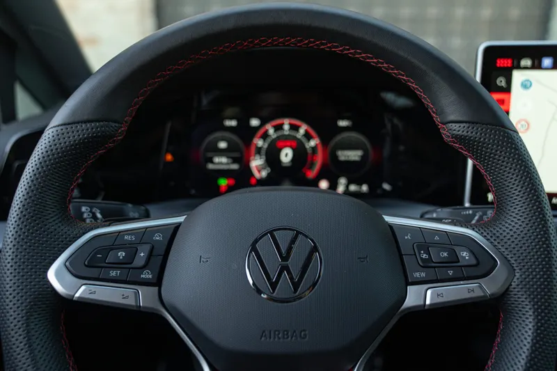 Volkswagen GOLF GTI 38