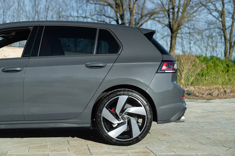 Volkswagen GOLF GTI 24