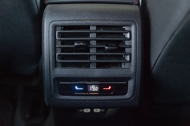 Volkswagen GOLF GTI 50