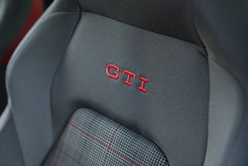 Volkswagen GOLF GTI 34