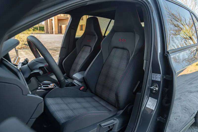 Volkswagen GOLF GTI 29