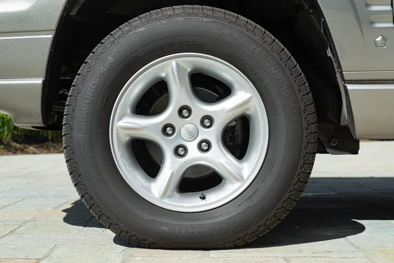 GRAND CHEROKEE LIMITED LX 5.9 V8 13