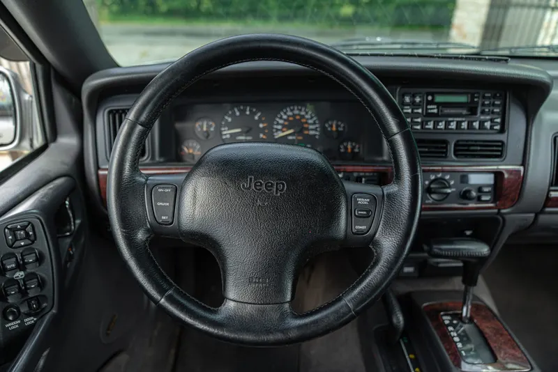 GRAND CHEROKEE LIMITED LX 5.9 V8 44