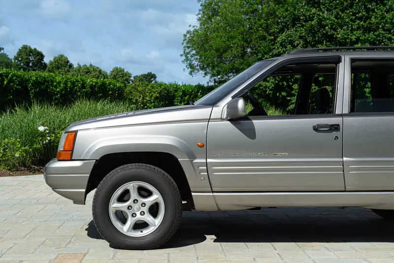 GRAND CHEROKEE LIMITED LX 5.9 V8 22