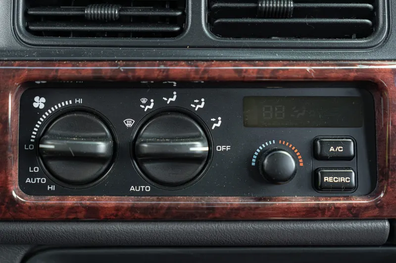 GRAND CHEROKEE LIMITED LX 5.9 V8 38