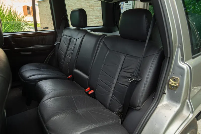 GRAND CHEROKEE LIMITED LX 5.9 V8 27