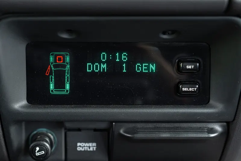 GRAND CHEROKEE LIMITED LX 5.9 V8 33
