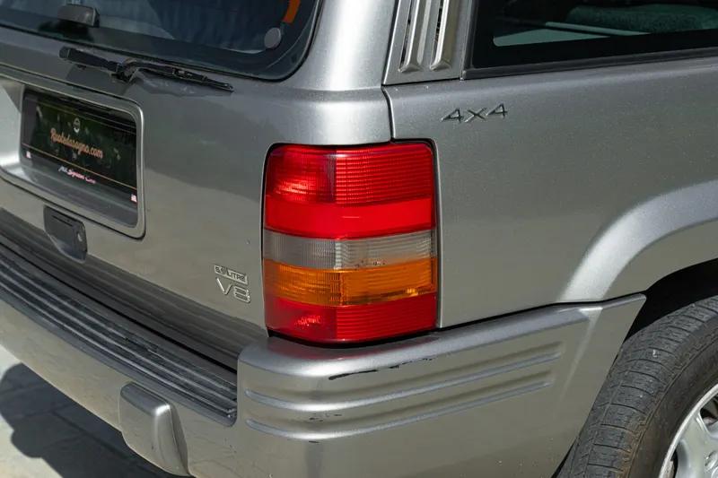 GRAND CHEROKEE LIMITED LX 5.9 V8 10