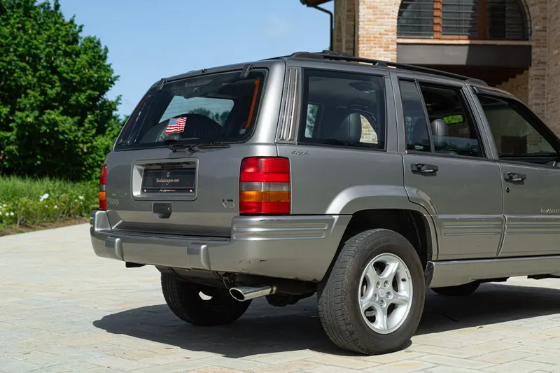 GRAND CHEROKEE LIMITED LX 5.9 V8 21
