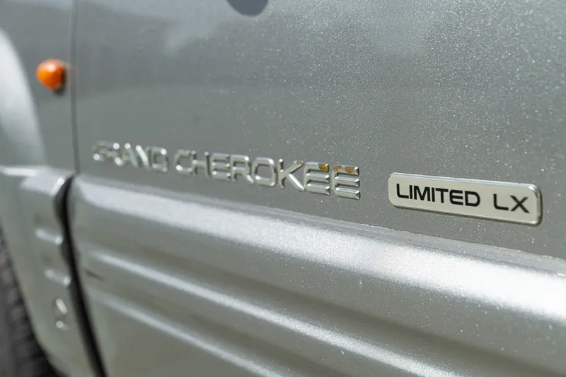 GRAND CHEROKEE LIMITED LX 5.9 V8 19