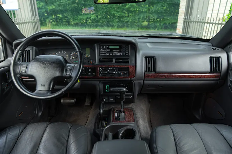 GRAND CHEROKEE LIMITED LX 5.9 V8 32