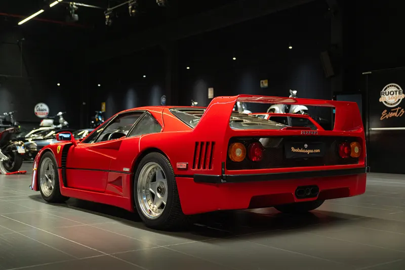 Ferrari F40 6