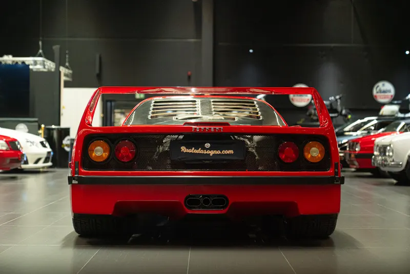 Ferrari F40 8