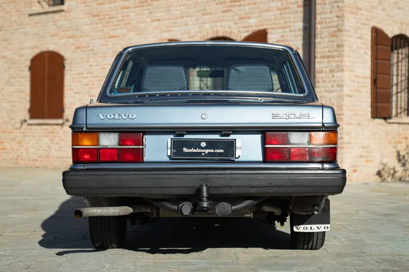 Volvo 244 GL 2.3L 8