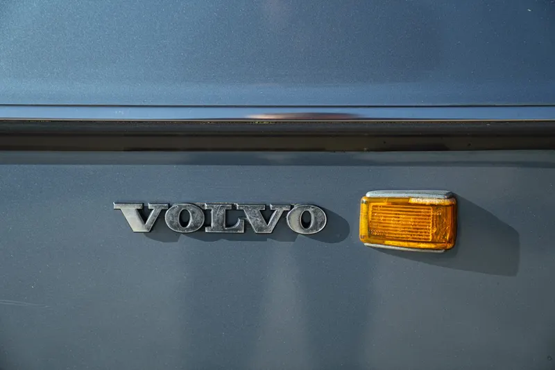 Volvo 244 GL 2.3L 13