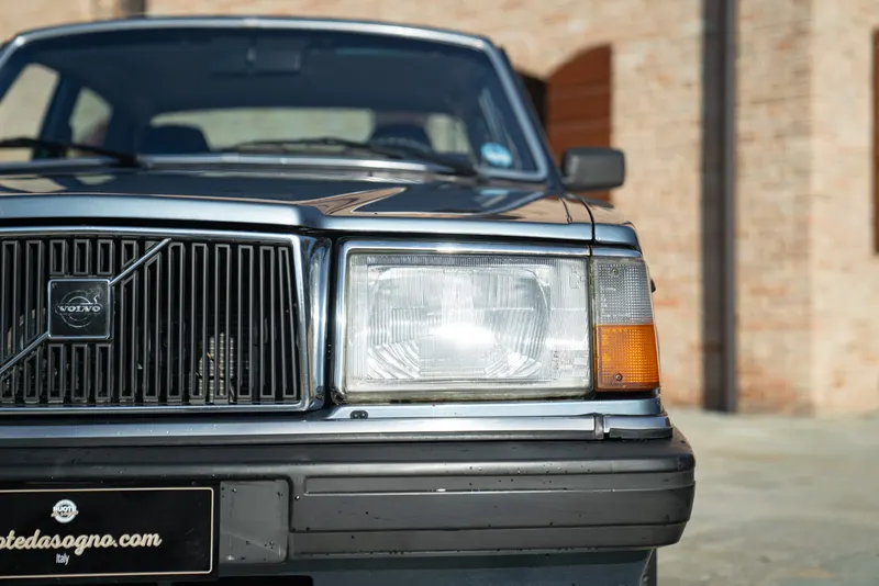 Volvo 244 GL 2.3L 17