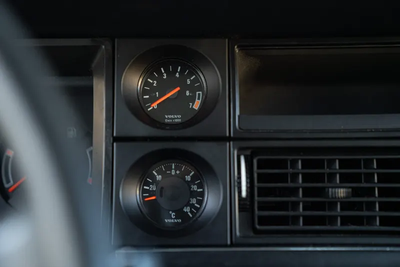 Volvo 244 GL 2.3L 43